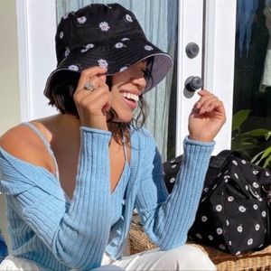 NWT ALICE AND OLIVIA FLORAL HAT